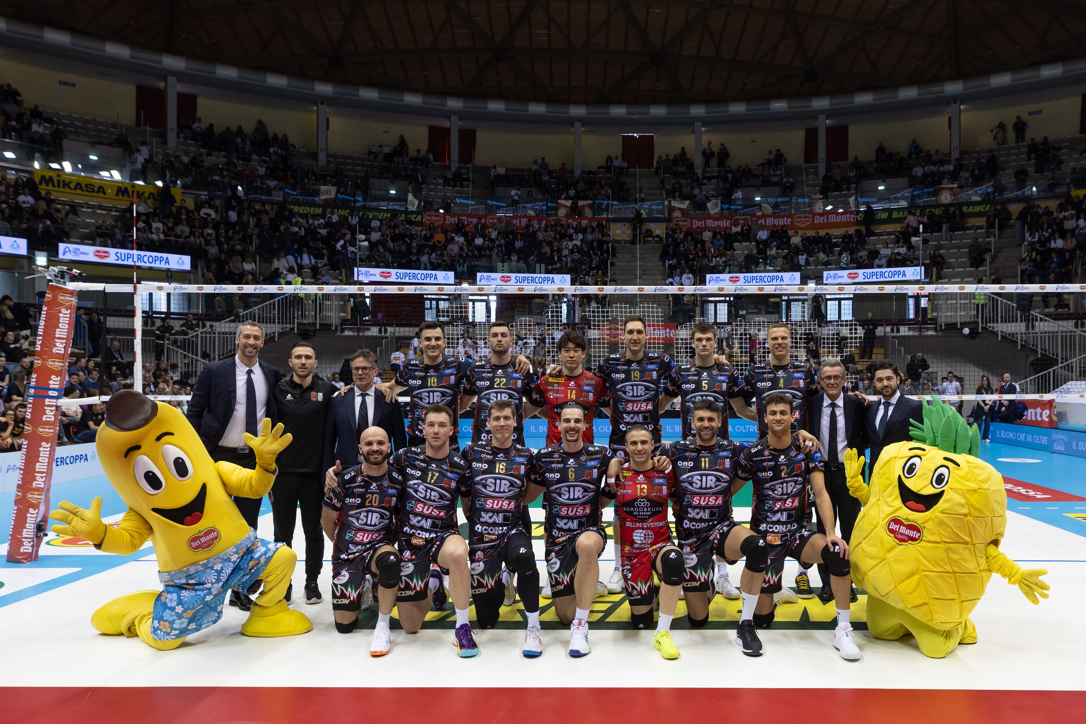 Zespół Kamila Semeniuka z Superpucharem Włoch