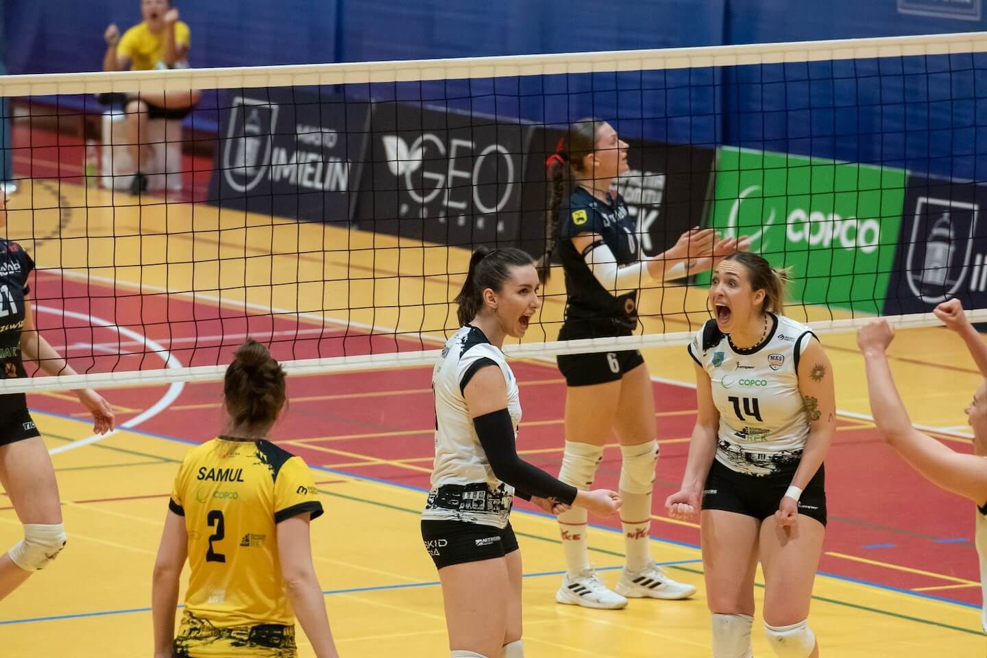 Zawodniczki MKS Copco Imielin pokonały u siebie Nike Węgrów 3:1 (25:21, 12:25, 25:18, 25:22) w trzecim meczu rywalizacji ćwierćfinałowej 1. Ligi Kobiet 2024/25