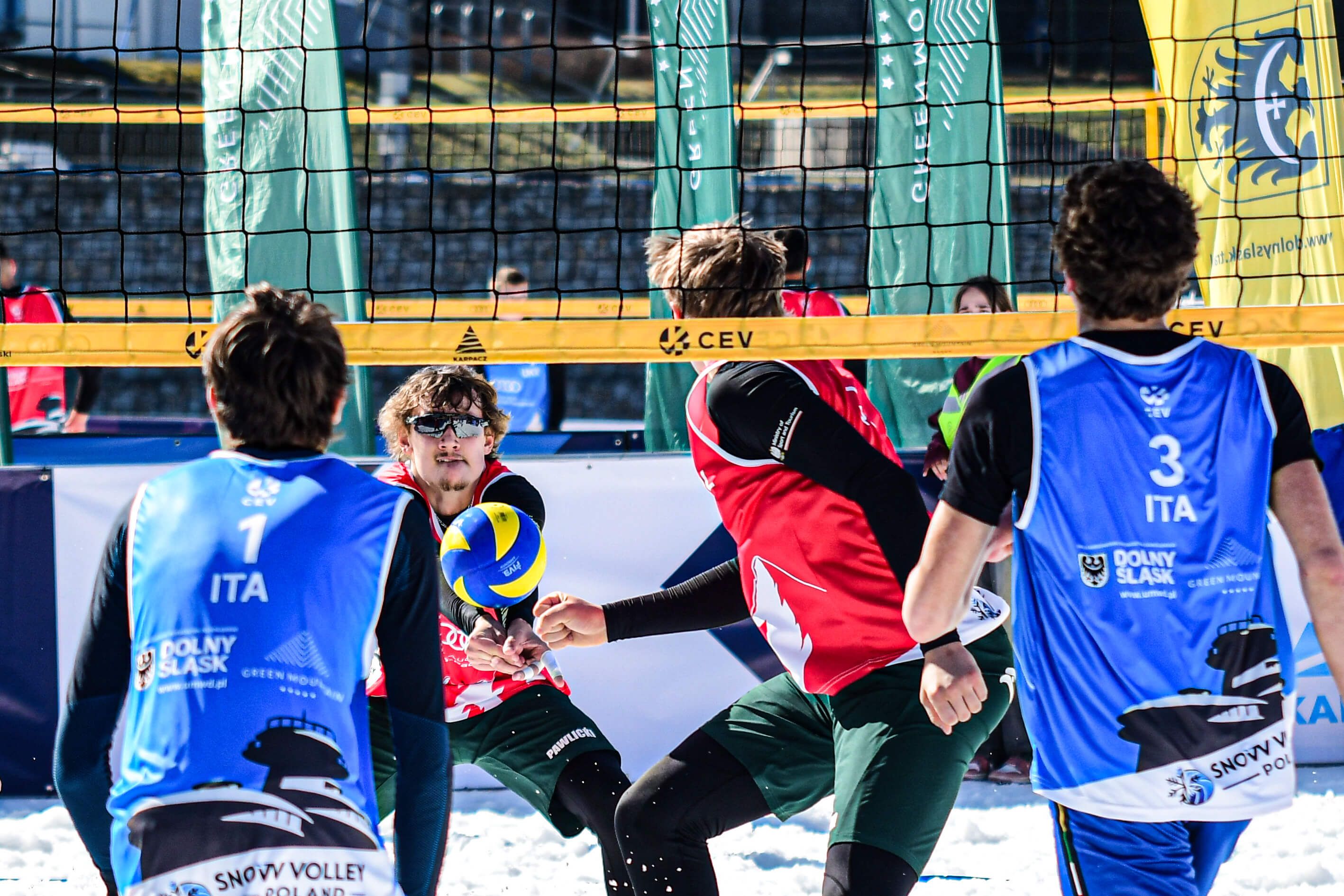 ME U20 w siatkówce na śniegu: Dzień 1
