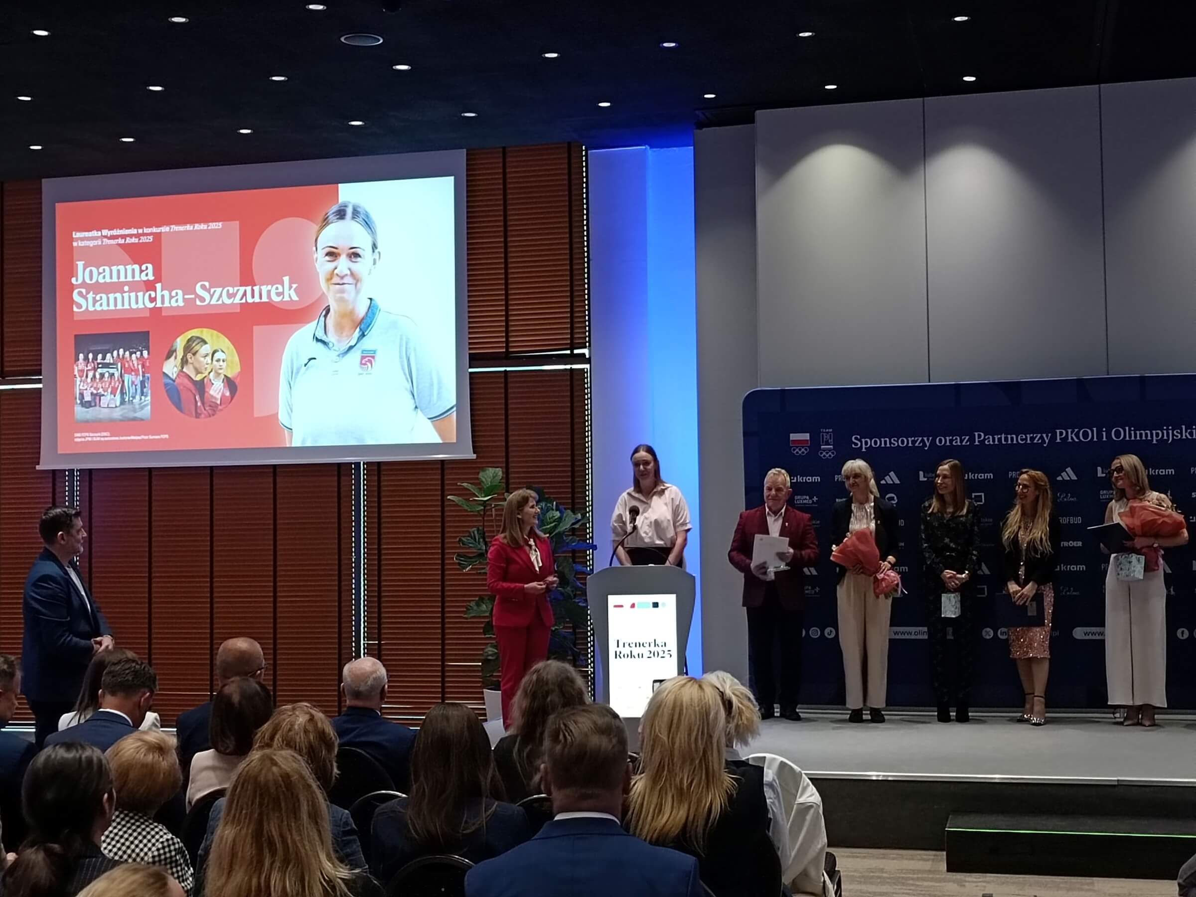 Joanna Staniucha-Szczurek z wyróżnieniem w jubileuszowym konkursie Joanna Staniucha-Szczurek z wyróżnieniem w jubileuszowym konkursie „Trenerka Roku” PKOL PKOL