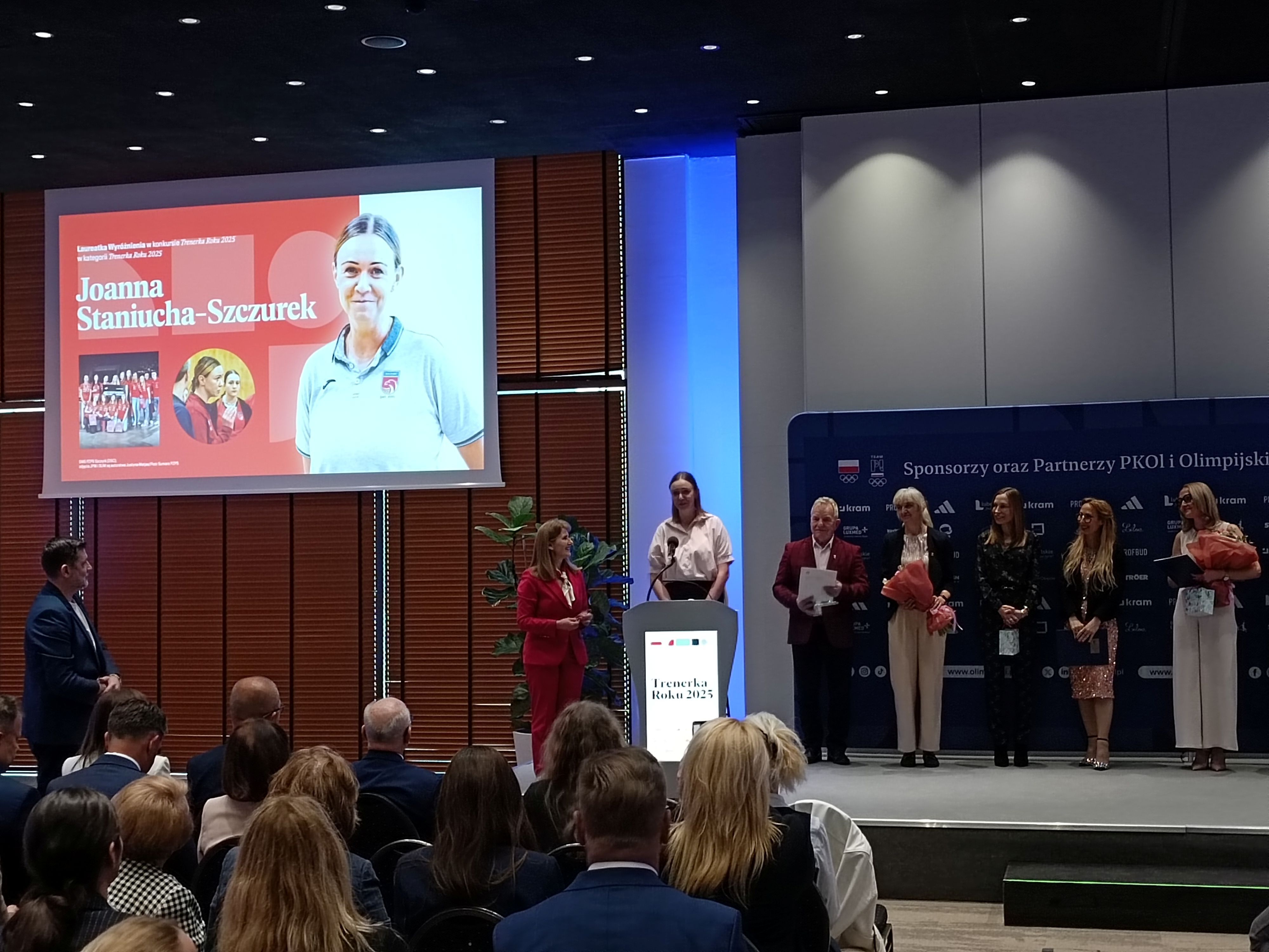 Joanna Staniucha-Szczurek z wyróżnieniem w jubileuszowym konkursie Joanna Staniucha-Szczurek z wyróżnieniem w jubileuszowym konkursie „Trenerka Roku” PKOL PKOL