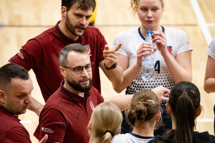 I Liga Kobiet. SMS PZPS Szczyrk zwycięża w Krośnie