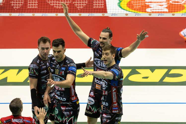 Zespół Kamila Semeniuka z Superpucharem Włoch