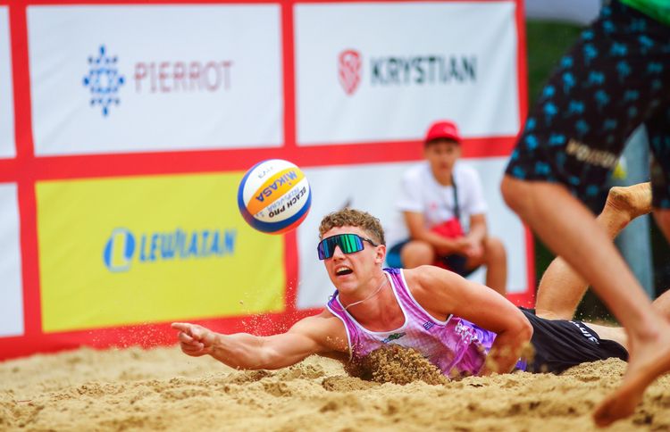 W Przysusze bez zmian! Doskonała siatkówka plażowa już od eliminacji
