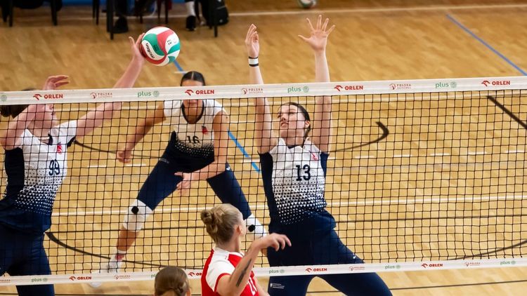 1LK: Na inaugurację faworytki lepsze od uczennic