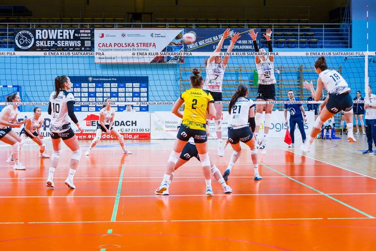 1LK: W Pile pięć setów