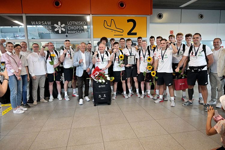 Wicemistrzowie świata U19 już w Polsce [GALERIA]