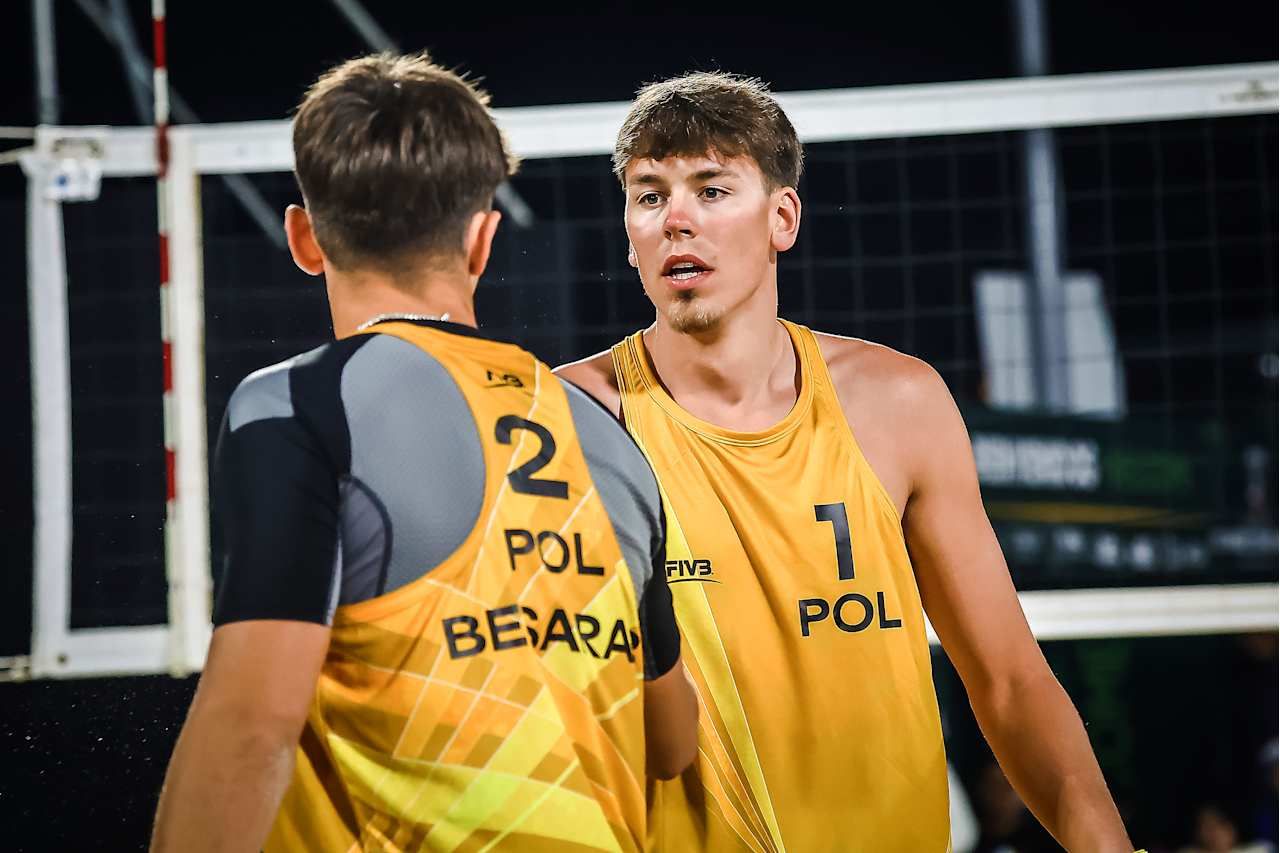 MŚ U21 w siatkówce plażowej: Polacy w półfinale!